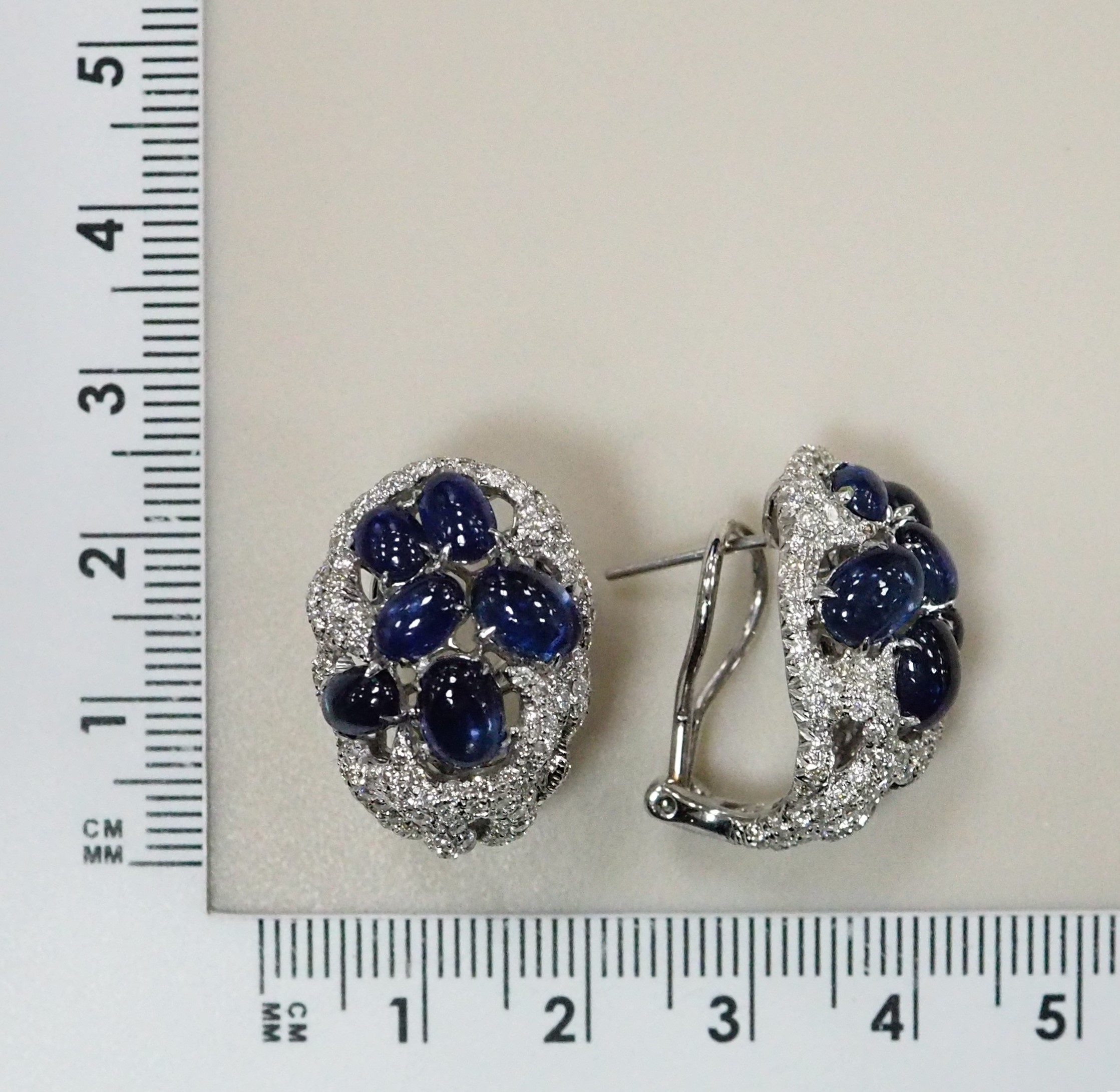 Серьги из белого золота с сапфирами